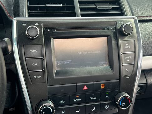 Used 2017 Toyota Camry SE w/ Moonroof Package FWD image 21