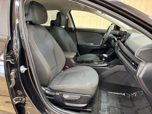 Used 2025 Kia K4 FWD image 35