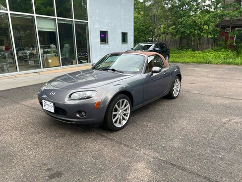 Used 2006 MAZDA MX-5 Miata Grand Touring RWD image 1