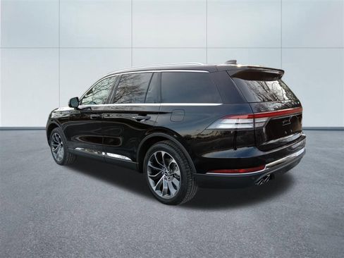 Used 2025 Lincoln Aviator Reserve image 3