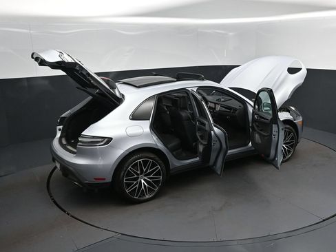 Used 2023 Porsche Macan AWD/4WD image 49
