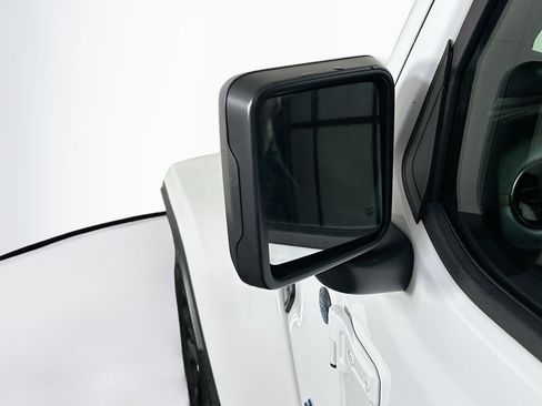 Used 2025 Jeep Wrangler Sahara image 16