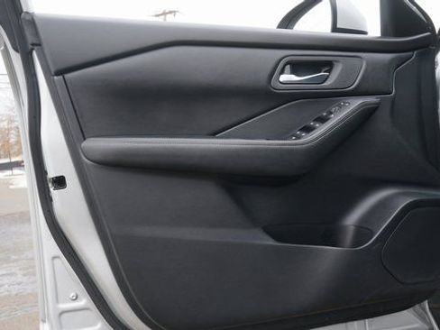 Used 2024 Nissan Rogue SV image 31