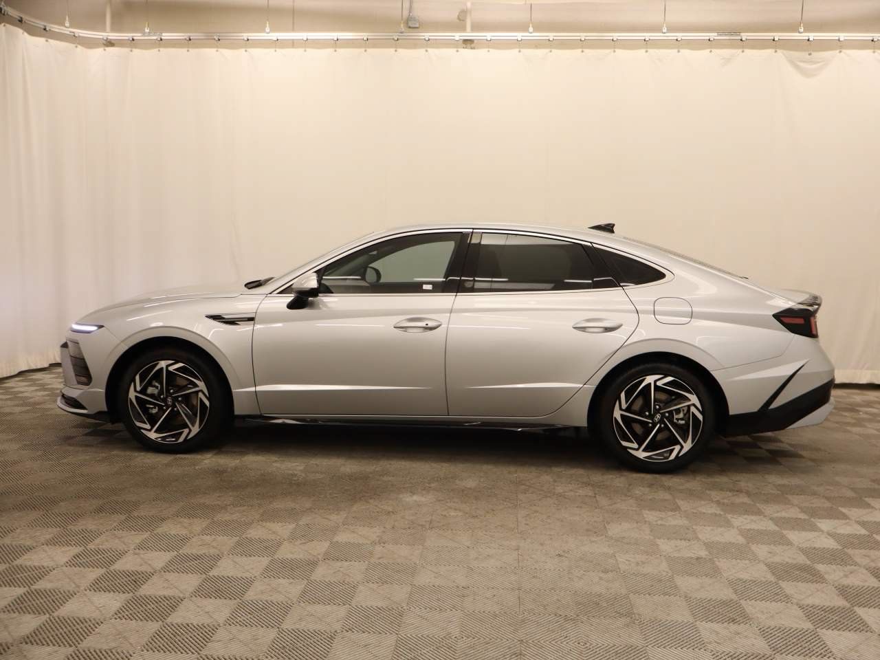 Used 2026 Hyundai Sonata SEL FWD image 3