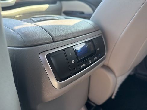 Used 2014 Toyota Highlander Limited image 20