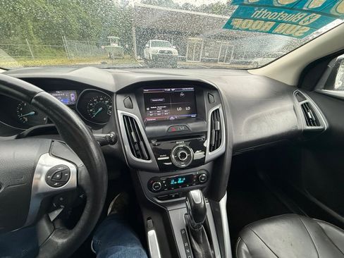 Used 2013 Ford Focus Titanium FWD image 16