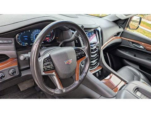 Used 2019 Cadillac Escalade Luxury image 20