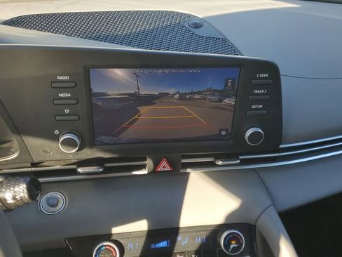 Used 2022 Hyundai Elantra SEL image 25