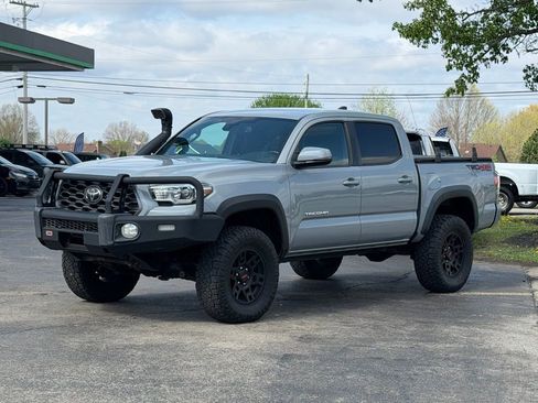 Used 2021 Toyota Tacoma TRD Off-Road w/ Technology Package AWD/4WD image 5