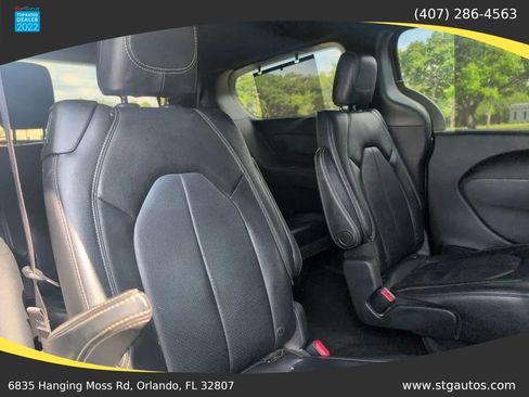 Used 2018 Chrysler Pacifica Touring-L w/ Premium Audio Group FWD image 21