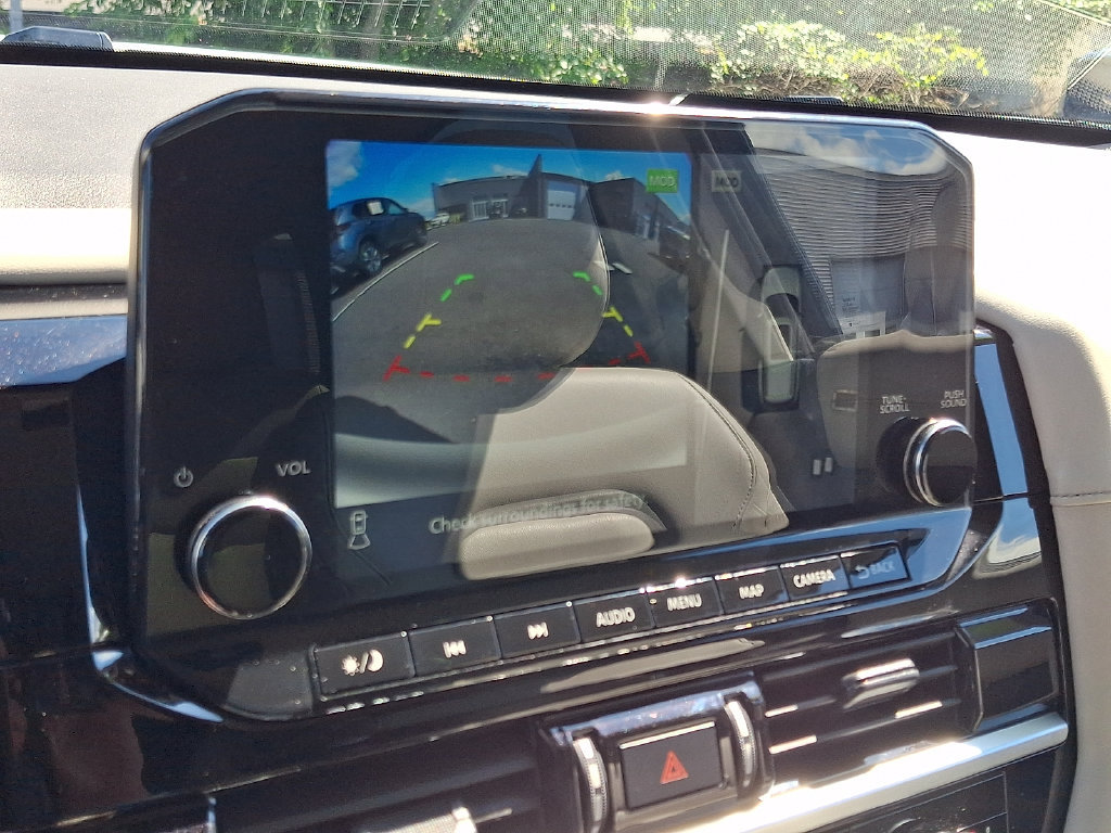 Used 2023 Nissan Pathfinder SL AWD/4WD image 19