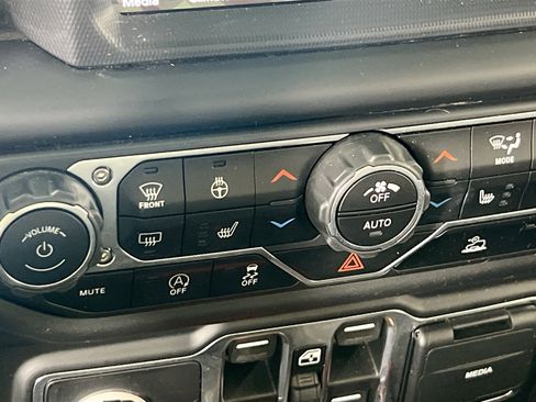 Used 2021 Jeep Gladiator Overland w/ Popular Equipment Package image 19