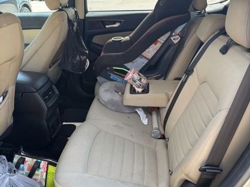 Used 2017 Ford Edge SE FWD image 15