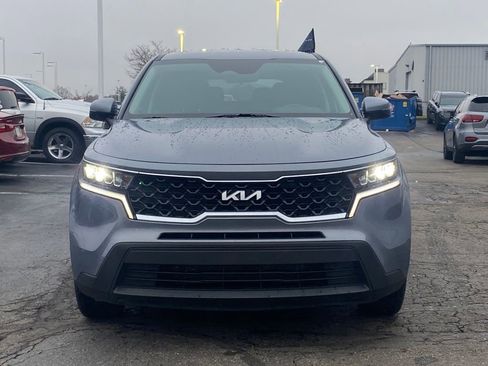 Used 2023 Kia Sorento LX image 2