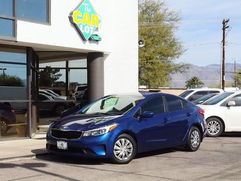 Used 2018 Kia Forte LX image 2