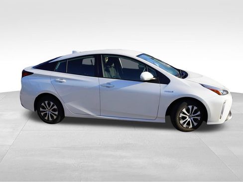 Used 2022 Toyota Prius LE AWD/4WD image 2