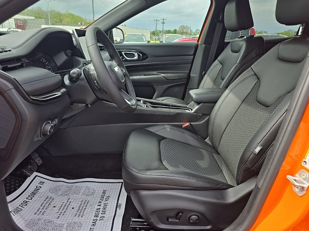 New 2026 Jeep Compass Latitude AWD/4WD image 13