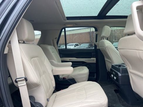 Used 2022 Ford Expedition Platinum image 14