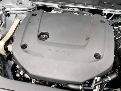 Used 2024 Volvo XC90 B6 Plus image 31