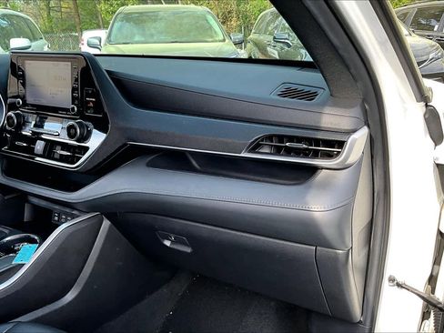 Used 2022 Toyota Highlander XSE image 19