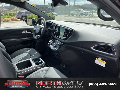 New 2026 Chrysler Voyager LX image 27