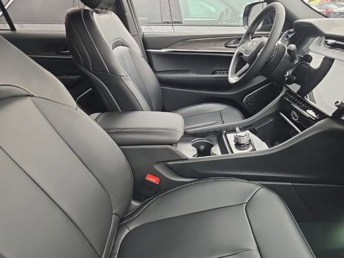 New 2026 Jeep Grand Cherokee Limited AWD/4WD image 8