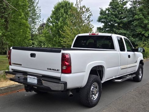 Used 2003 Chevrolet Silverado 2500 LS w/ Skid Plate Package AWD/4WD image 4