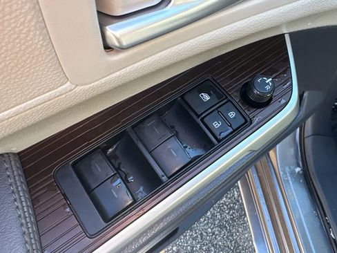 Used 2024 Toyota Sienna XLE image 23