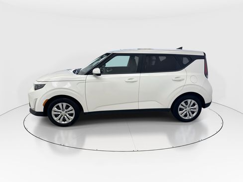 Used 2023 Kia Soul LX image 5