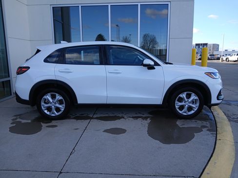 Used 2025 Honda HR-V LX image 6