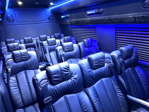 Used 2023 Mercedes-Benz Sprinter 3500 image 2