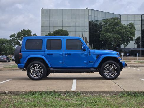 Used 2022 Jeep Wrangler Unlimited Sahara AWD/4WD image 7