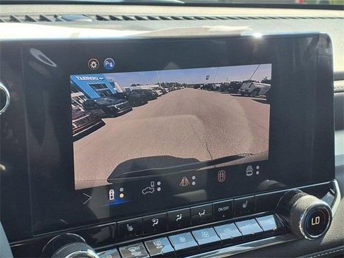New 2025 Chevrolet Colorado LT w/ LT Convenience Package AWD/4WD image 17