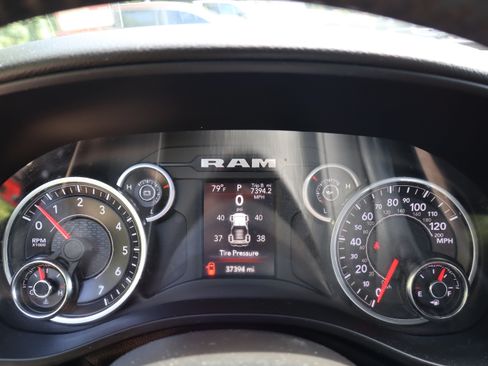 Used 2021 RAM 1500 Big Horn RWD image 38
