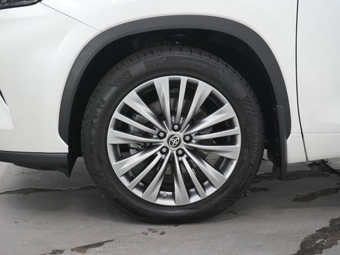 Used 2021 Toyota Highlander Platinum AWD/4WD image 31