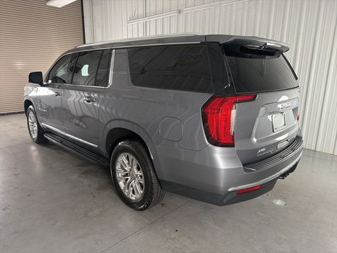 Used 2022 GMC Yukon XL SLT w/ SLT Premium Package image 5