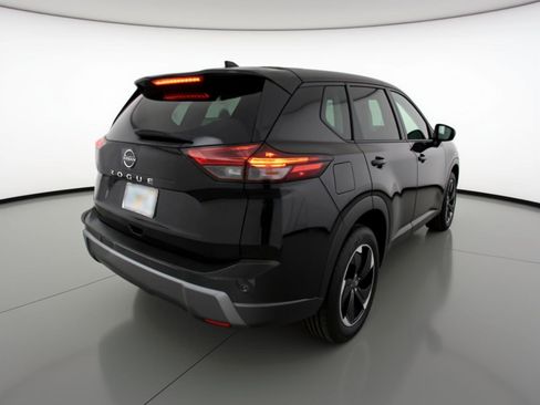 Used 2025 Nissan Rogue SV image 9