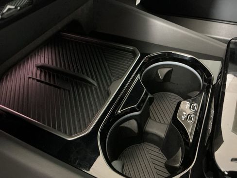 Certified 2025 BMW 530i w/ Premium Package RWD image 12