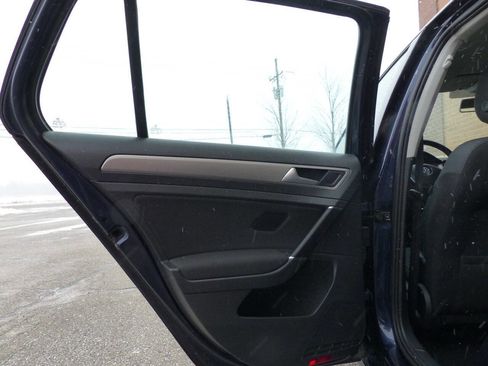 Used 2016 Volkswagen Golf SE image 36