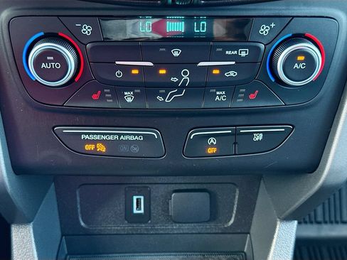 Used 2018 Ford Escape SE w/ SE Sync 3 Package AWD/4WD image 16