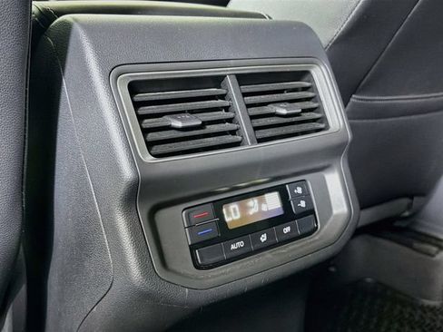 Used 2024 Volkswagen Atlas SE FWD image 24