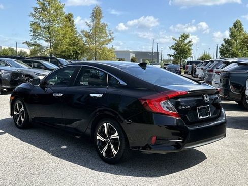 Used 2017 Honda Civic Touring image 5
