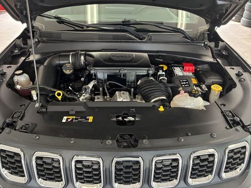 Used 2024 Jeep Compass Latitude AWD/4WD image 23