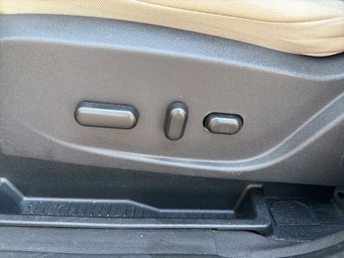 Used 2017 Ford Escape Titanium image 18