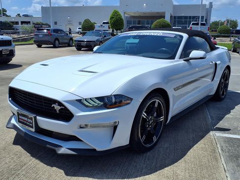 Used 2020 Ford Mustang GT Premium w/ Equipment Group 401A RWD image 3