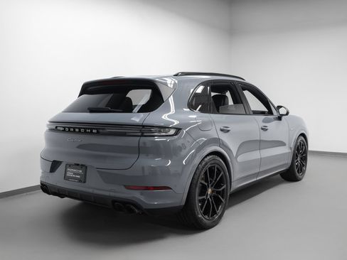 Certified 2024 Porsche Cayenne AWD/4WD image 12
