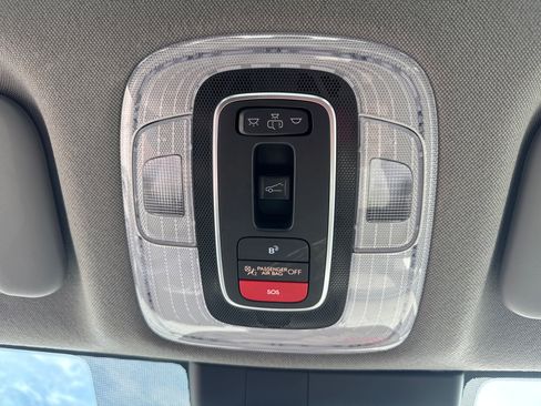 Used 2025 Hyundai Elantra SEL image 11