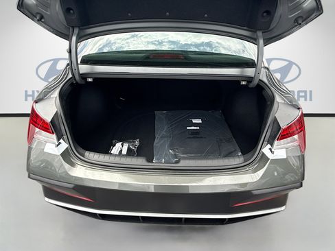 New 2026 Hyundai Elantra SEL Sport Premium FWD image 18