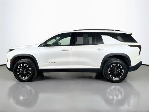 Used 2025 Chevrolet Traverse Z71 w/ Enhanced Driving Package AWD/4WD image 3