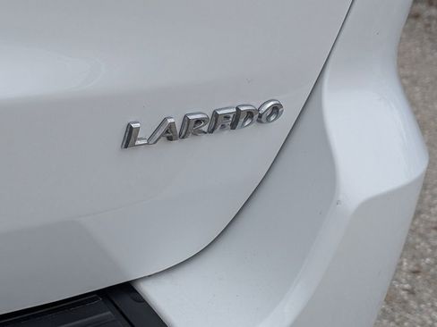 Used 2019 Jeep Grand Cherokee Laredo image 15